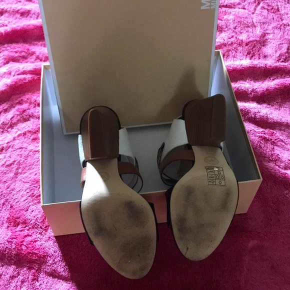 Michael Kors Adriana sandal 8.5 worn 1 time - Picture 4 of 4